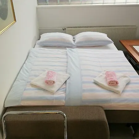 Apartma Salon *